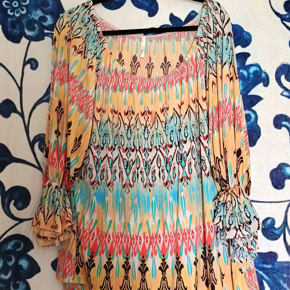 Vee Multicolor Patterned Top